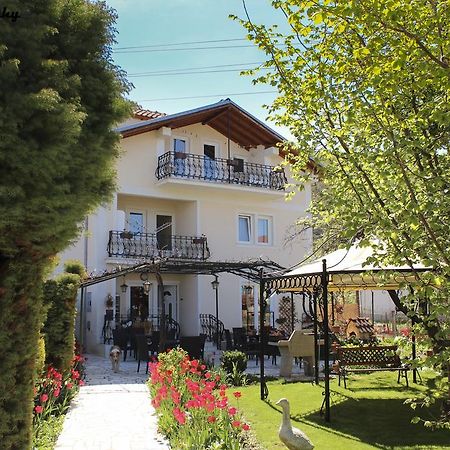 Апартаменты Pension Lale Пештани Экстерьер фото